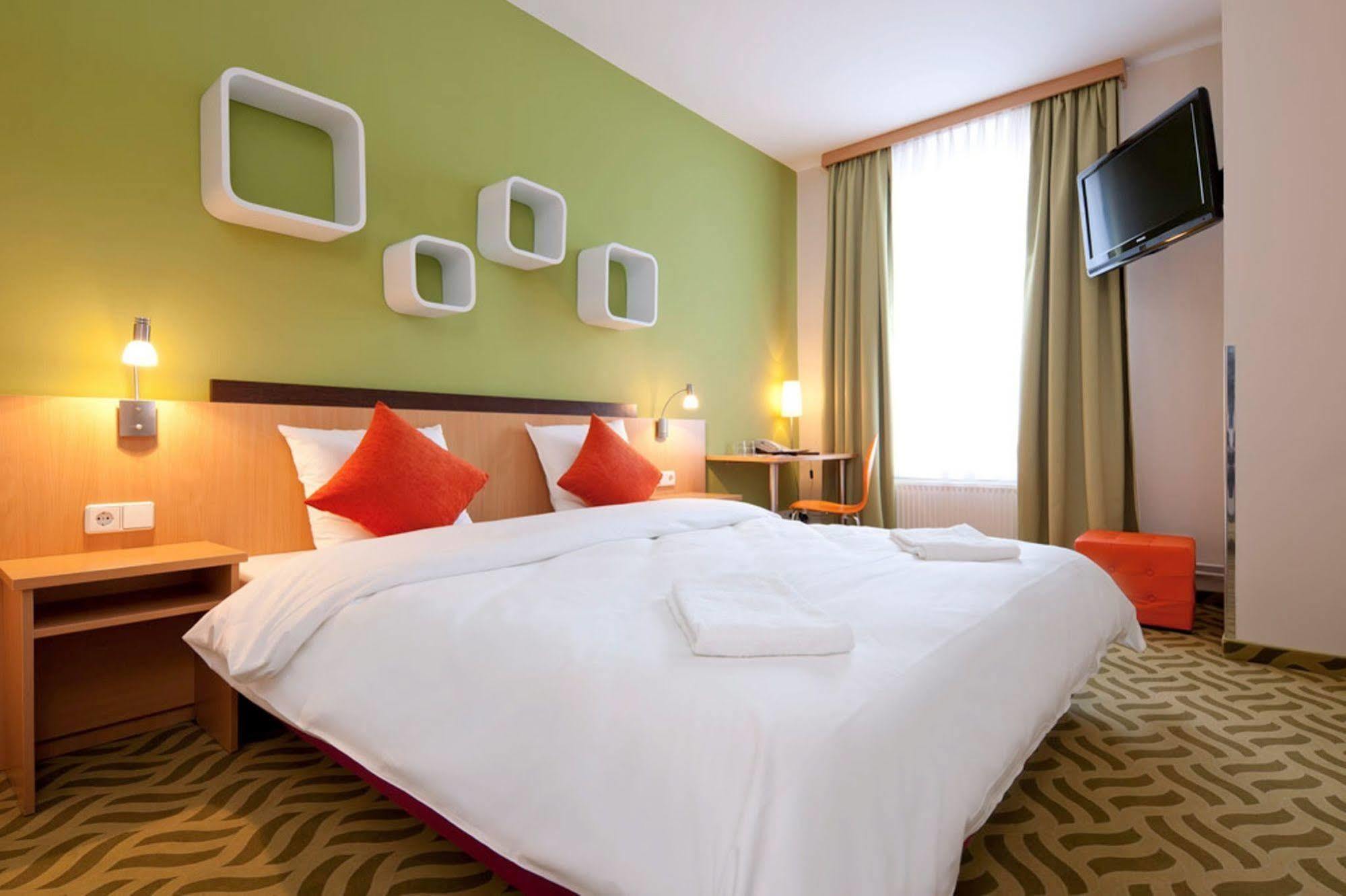 Ibis Styles Berlin City Ost Hotel Exterior photo